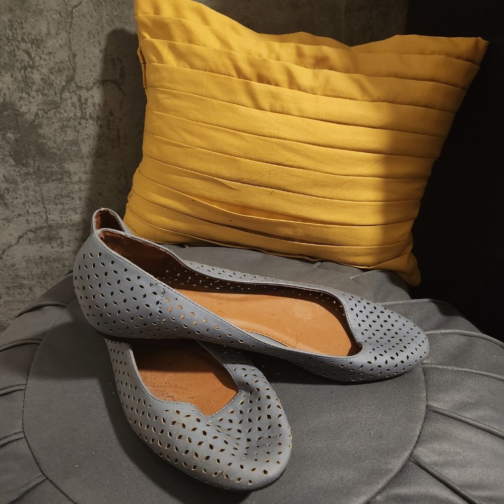 FLATS - Picture 2 of 3